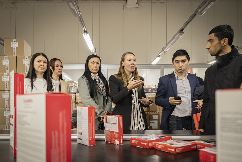 Uzbekistānas tekstilnozares delegācija iepazīst Liepājas SEZ