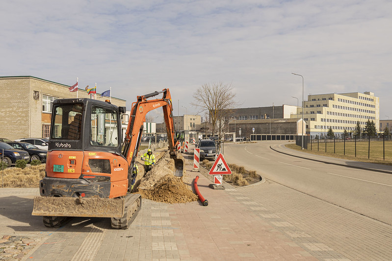 Roņu ielā sāk izbūvēt piebraucamo ceļu zvejnieku piestātnēm