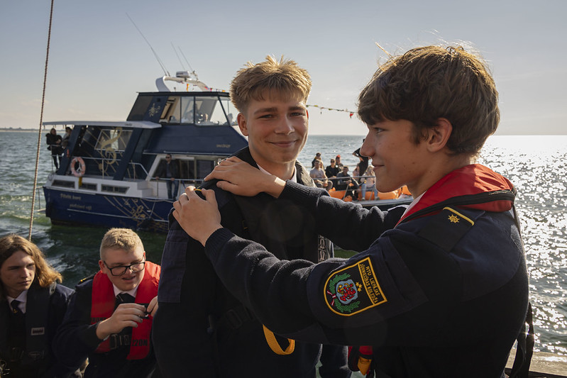 Jūrniecības koledžā uzpleču pasniegšanas ceremonija